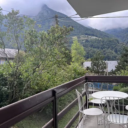 Avec Cheminée à - Animaux Admis, Parking Et Terrasse - Fr-1-812-18 * Cauterets